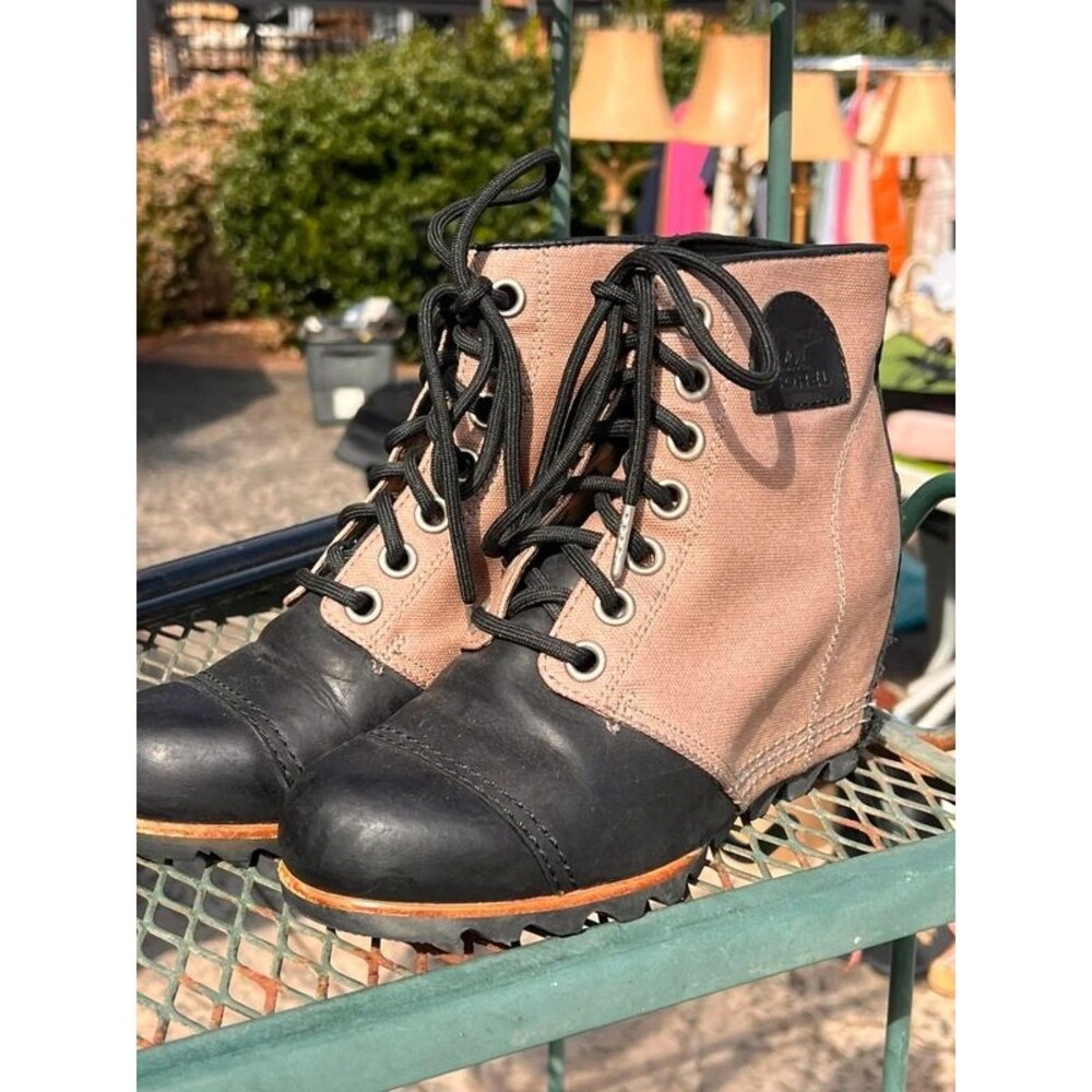 Sorel boots canvas and leather black and taupe wedge 7.5